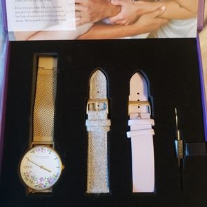 Younique Foundation watch